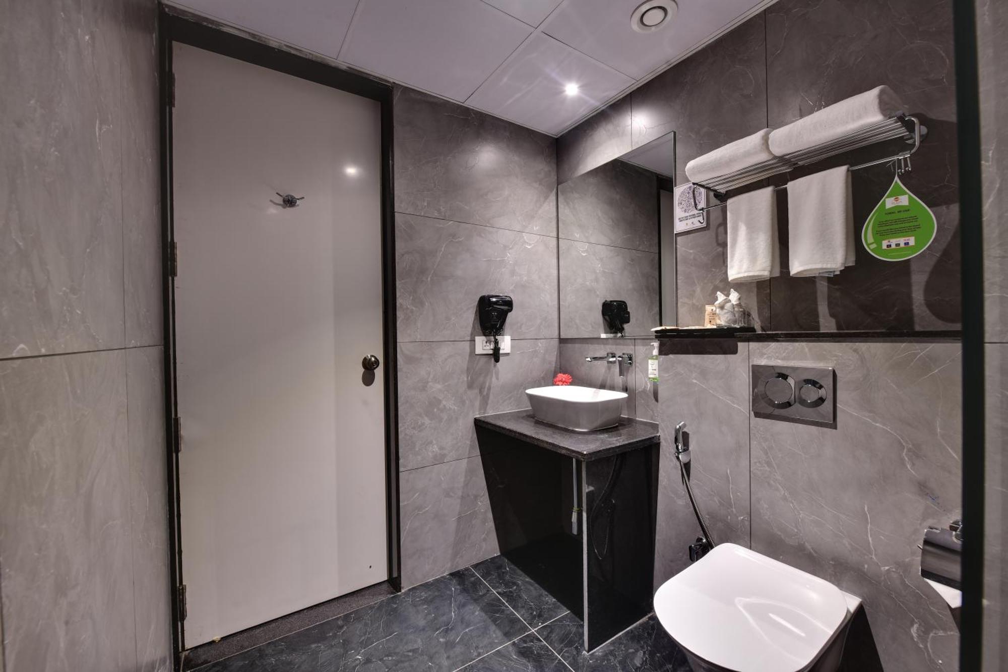 Click Hotel Vista-International Airport Dod Jala Luaran gambar